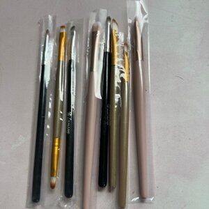 NEW- Different Set of 8 Eye Brush Set